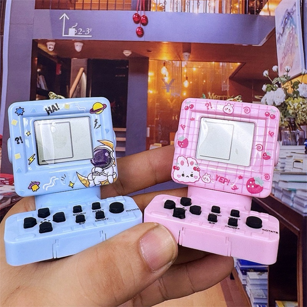 1 pc Mini Retro Game Keychain - Picture 8 of 10